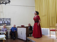 Die Sngerin Katharina Richter berichtete gemeinsam mit dem Pianisten Rudolf Gbler von Pleiten, Pech und Pannen auf der Bhne