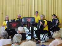 Das Akkordeon-Ensemble Harmonie konzertiert im Brgertreffpunkt