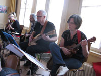 Ukulelen im Bahnhof  mit den `The Gentle Ukes´ am 15. März 2017