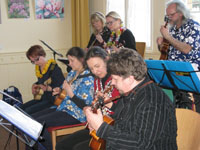 Ukulelen im Bahnhof  mit den `The Gentle Ukes´ am 15. März 2017