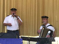 eine beschwingte, musikalische Reise über die Weltmeere