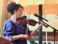 Evergreens zum Mitsingen präsentiert Claudia Himmel