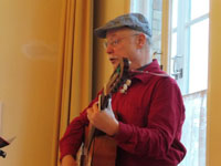 AlleinMunterhalter Bernd W. Ripke begeistert mit Volksweisen und alten Liedern