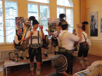 Blasmusik vom Samerberg und Plattler aus Atzing beleben den Bayerischen Nachmittag