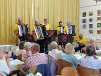 Das Akkordeon-Ensemble Harmonie konzertiert im Bürgertreffpunkt